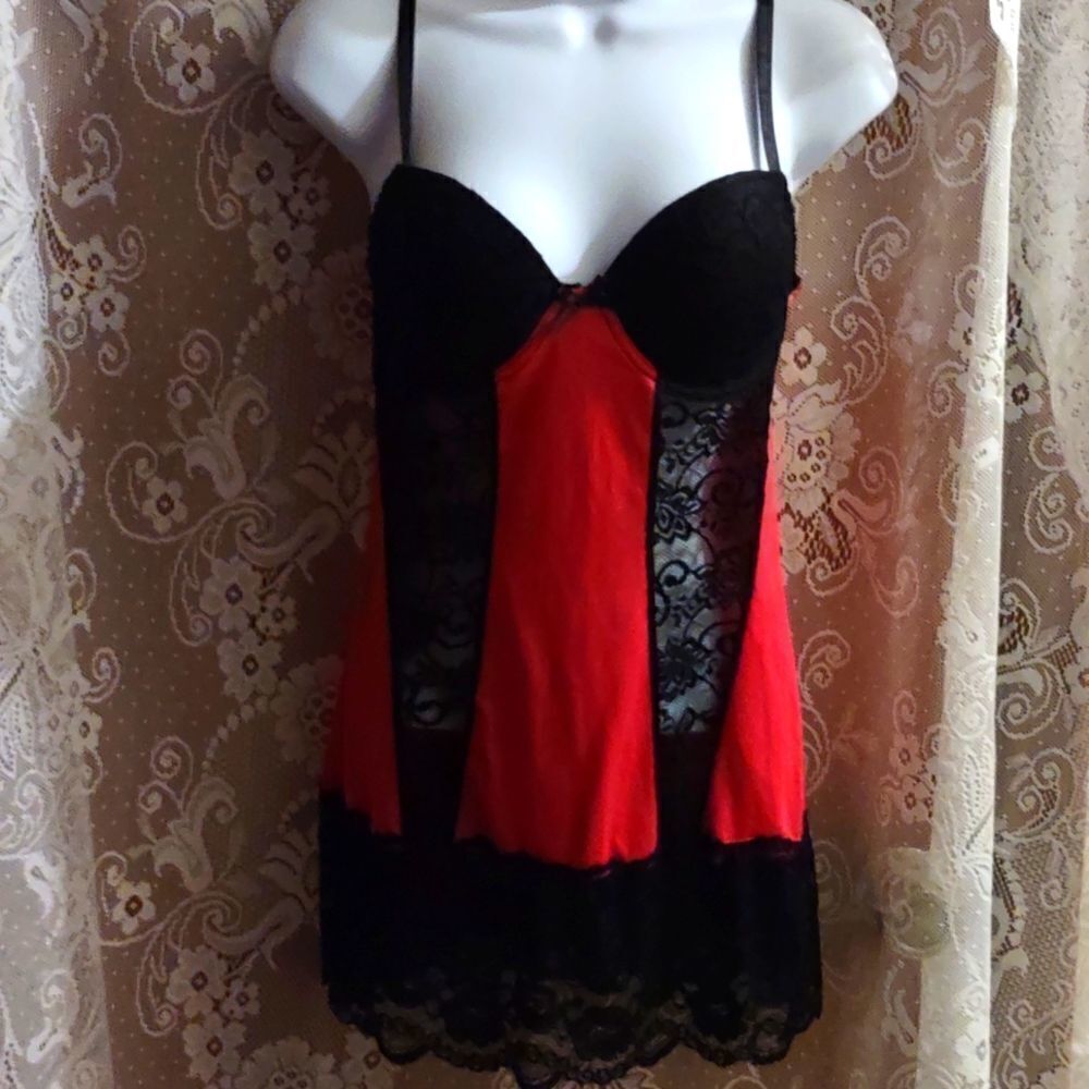 Just Sexy Women's size M hot pink‎ nightie underwire black lace cup 32-34C